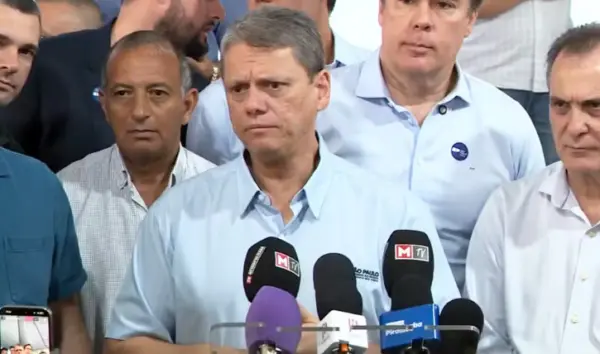 Bolsonaro não teve intenção golpista e estava 'triste e resignado' após derrota em 2022, diz Tarcísio