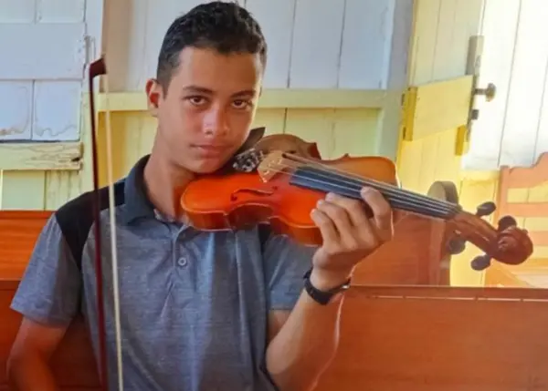 Adolescente acreano de 14 anos é diagnosticado com câncer no ombro e pede ajuda para tratamento