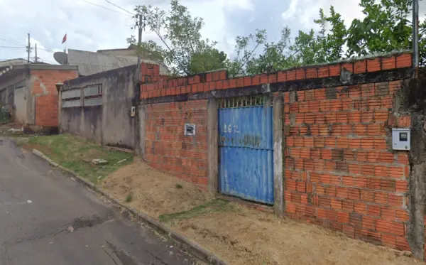 MP abre inquérito civil para apurar imóvel abandonado com lixo e mato no bairro João Eduardo I