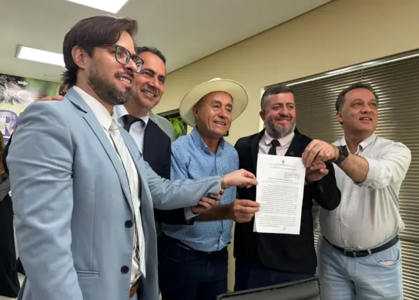 Bocalom sanciona lei que autoriza empréstimo de R$ 67 milhões para compra de novos ônibus