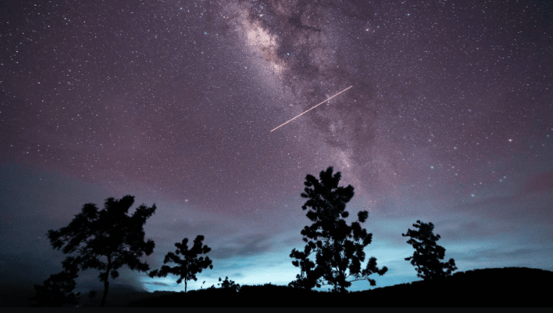 Chuva de meteoros Eta Aquaridas registrada do Sri Lanka em maio de 2024 • Thilina Kaluthotage/NurPhoto via Getty Images