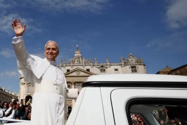 'Senti forte presença espiritual do papa Francisco', diz Leão XIV durante missa inaugural