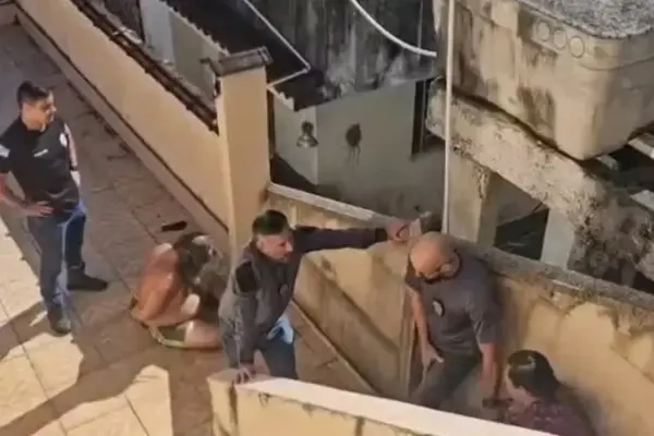 Filhos são presos por esconder cadáver do pai em casa por seis meses