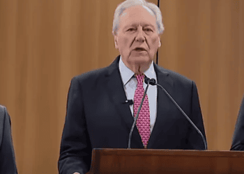 Coletiva com o ministro da justiça, diretor-geral da Polícia Federal e representante da Interpol no Brasil - (crédito: Reprodução/redes sociais)