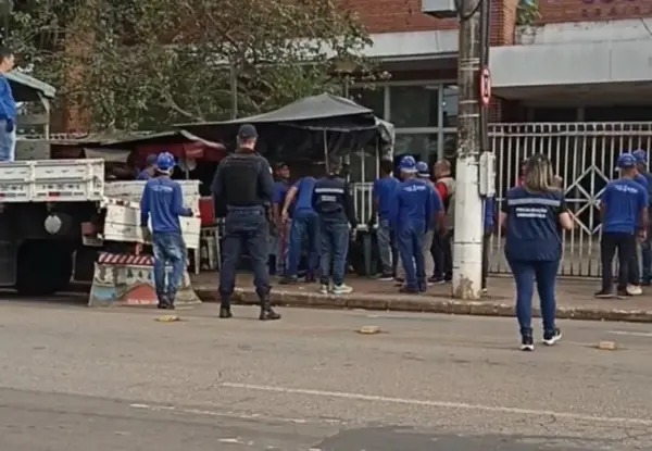 Prefeitura retira bancas de ambulantes em frente ao Huerb após recomendação do Ministério Público