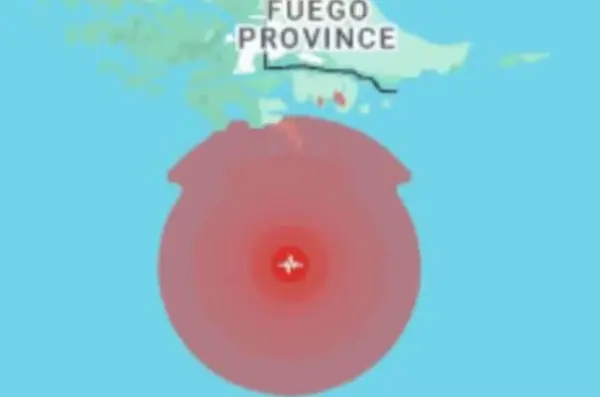 Chile emite alerta de tsunami após terremoto de magnitude 7.4.