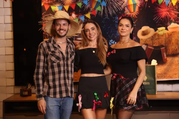 Arraiá surpresa nos domínios de Mercedes Lavocat agita o niver de Joisse Andrade