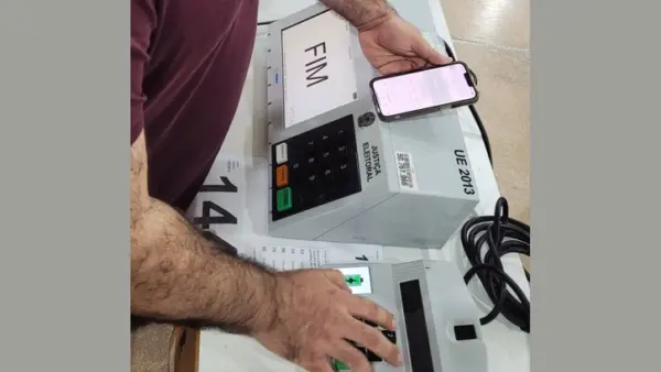 TRE-AC inova em simulado nacional e utiliza celular para folha de votação
