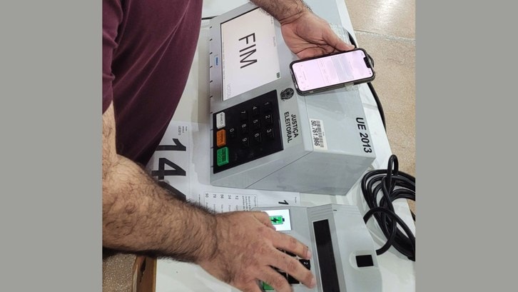 TRE-AC inova em simulado nacional e utiliza celular para folha de votação