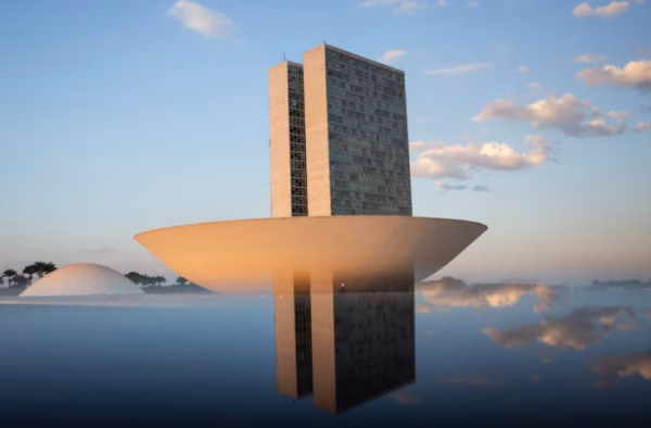 Deputados mandaram R$ 277 mi a prefeituras de parentes via comissões