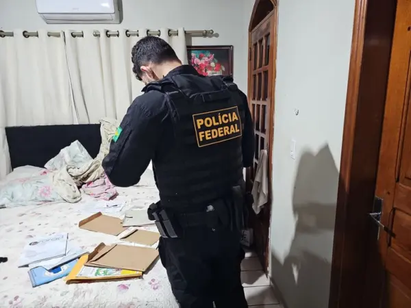 Operação da PF investiga desvio de recursos na Educação de Capixaba; mandado é cumprido em Rio Branco