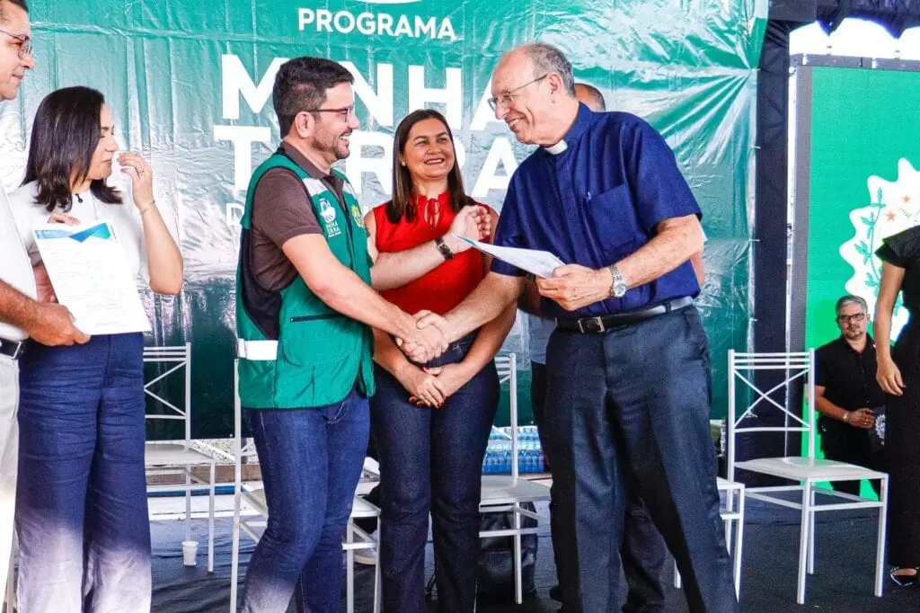 Governo do Estado entrega 656 títulos definitivos de terra em Cruzeiro do Sul 2 Governo do Estado entrega 656 títulos definitivos de terra em Cruzeiro do Sul
