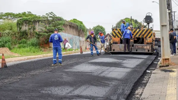 Prefeitura realiza recapeamento asfáltico da Rua Minas Gerais, na capital