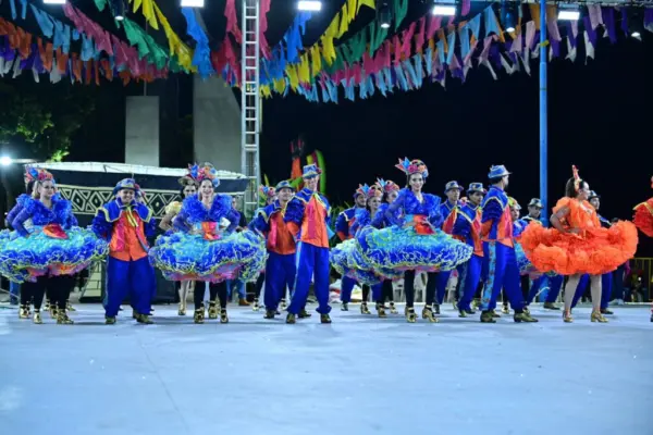 Concurso de quadrilhas e shows agitam mais uma noite do Arraial Cultural em Rio Branco