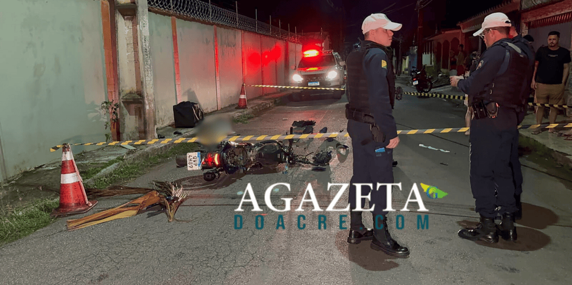 Entregador de 18 anos morre após perder o controle da moto e bater em poste em Rio Branco
