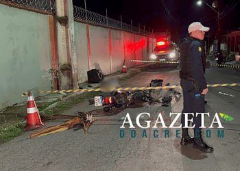 Entregador de 18 anos morre após perder o controle da moto e bater em poste em Rio Branco