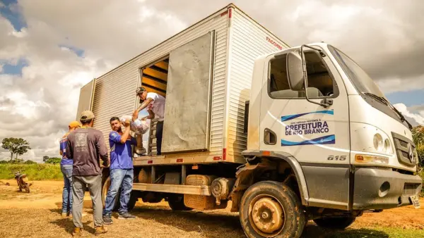 Mais cem famílias recebem cestas básicas da Prefeitura de Rio Branco após desastres naturais