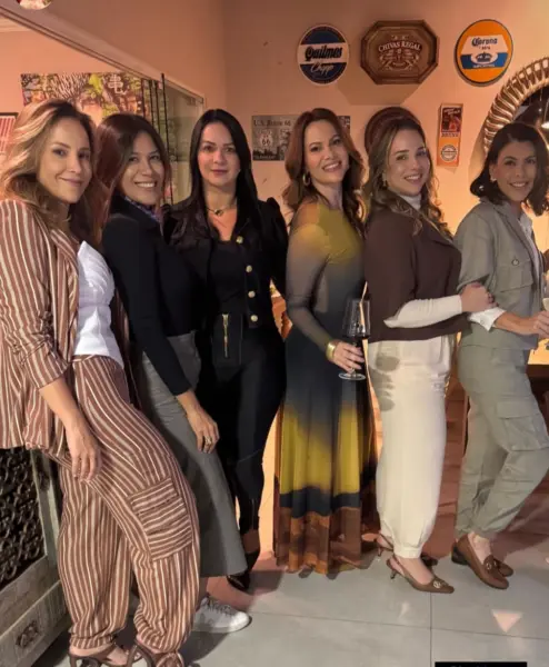 Mariana Carvalho comemorou aniversário junto com as amigas de todas as horas na última sexta-feira. Veja mais na coluna No Circuito