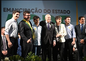 Durante a comemoração pelos 63 anos de emancipação do Acre o governador Gladson Cameli entregou honrarias do Estado a nomes que têm história e serviço prestado ao nosso povo
