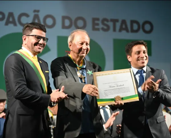 Durante a comemoração pelos 63 anos de emancipação do Acre o governador Gladson Cameli entregou honrarias do Estado a nomes que têm história e serviço prestado ao nosso povo