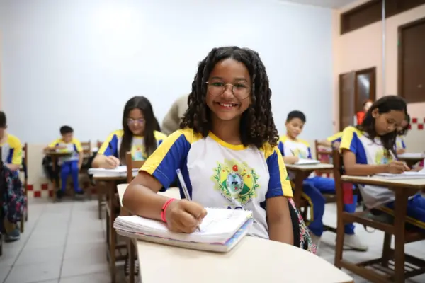 Ifac abre seleção para 50 bolsas de R$ 200 em projeto científico em escolas públicas do Acre