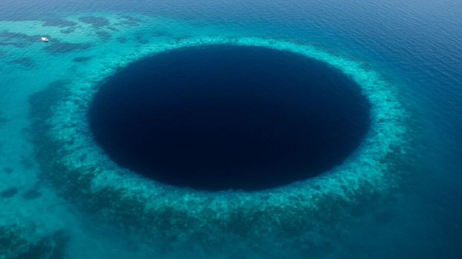 Cratera azul no México pode revelar segredos sobre vida alienígena
