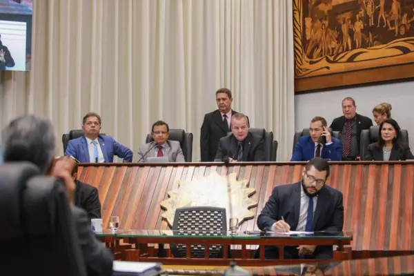 Projeto aprovado na Aleac prevê CNH gratuita a mulheres vítimas de violência