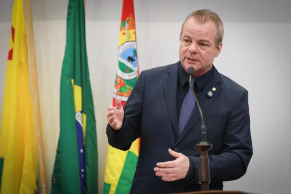 Pedro Longo volta a criticar projeto que amplia número de deputados federais: 'absurdo'