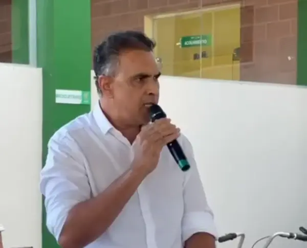 Assessor de Alan Rick alfineta Gladson durante evento em Sena: “queria pedir pro seu secretariado não antecipar as eleições; é trabalho!”