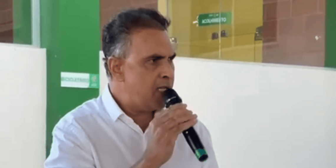Assessor de Alan Rick alfineta Gladson durante evento em Sena: “queria pedir pro seu secretariado não antecipar as eleições; é trabalho!”