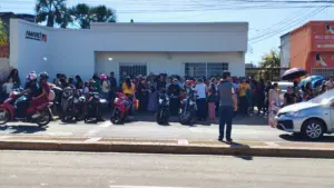 Servidores da Educação protestam em frente à Seme após 11 dias de greve em Rio Branco 2 Servidores da Educação protestam em frente à Seme após 11 dias de greve em Rio Branco