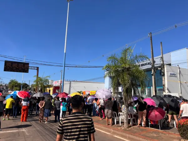 Em greve, servidores da Educação fecham Avenida Antônio da Rocha Viana nos dois sentidos em protesto 6 Em greve, servidores da Educação fecham Avenida Antônio da Rocha Viana nos dois sentidos em protesto