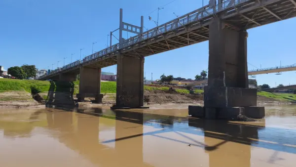Rio Acre continua baixando e atinge 2,44 metros em Rio Branco, menor nível do ano até agora