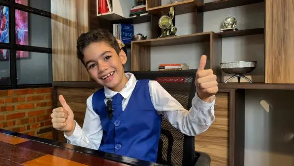 Aos 6 anos, menino já leu mais de 500 livros e é acompanhado pelo núcleo de altas habilidades no Acre