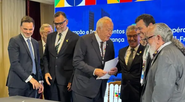 Acre garante investimento anual de mais de 200 mil euros em saúde durante missão de Lula na França