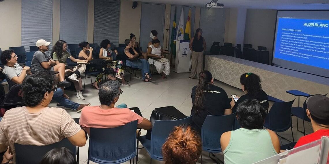 Evento debate políticas públicas culturais com artistas e gestores em Rio Branco