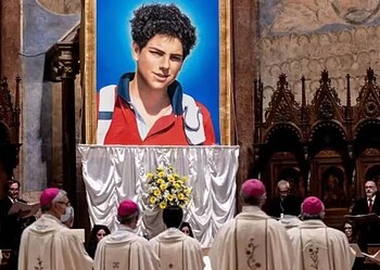 Segundo a fé católica, Carlo Acutis intercedeu para um milagre no Brasil. — Foto: Getty Images via BBC