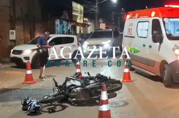 Colisão entre motos deixa jovem com traumatismo craniano e outro com ferimentos leves em Rio Branco