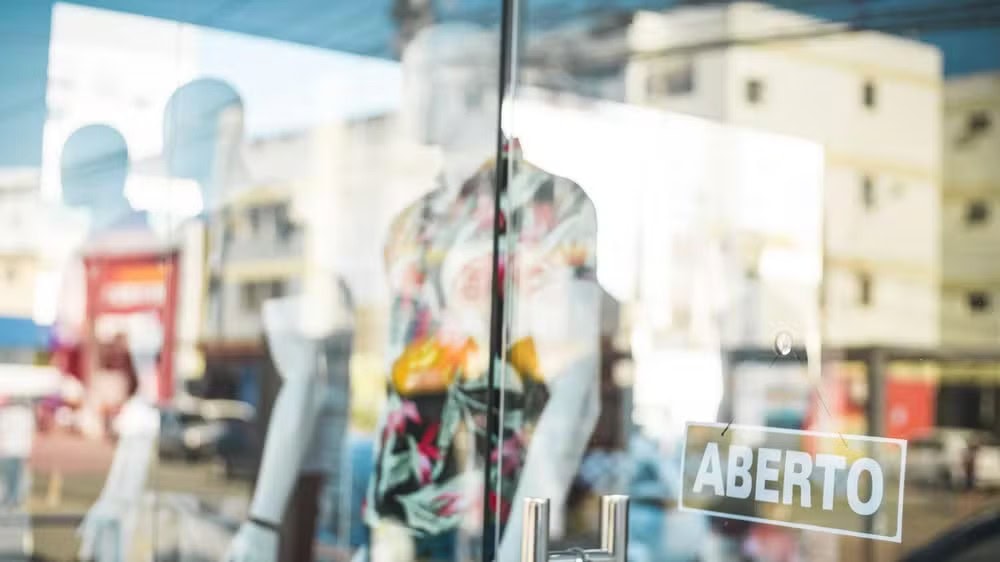 Governo quer que patrões e funcionários negociem as compensações para quem trabalhar em feriados — Foto: Getty Images via BBC