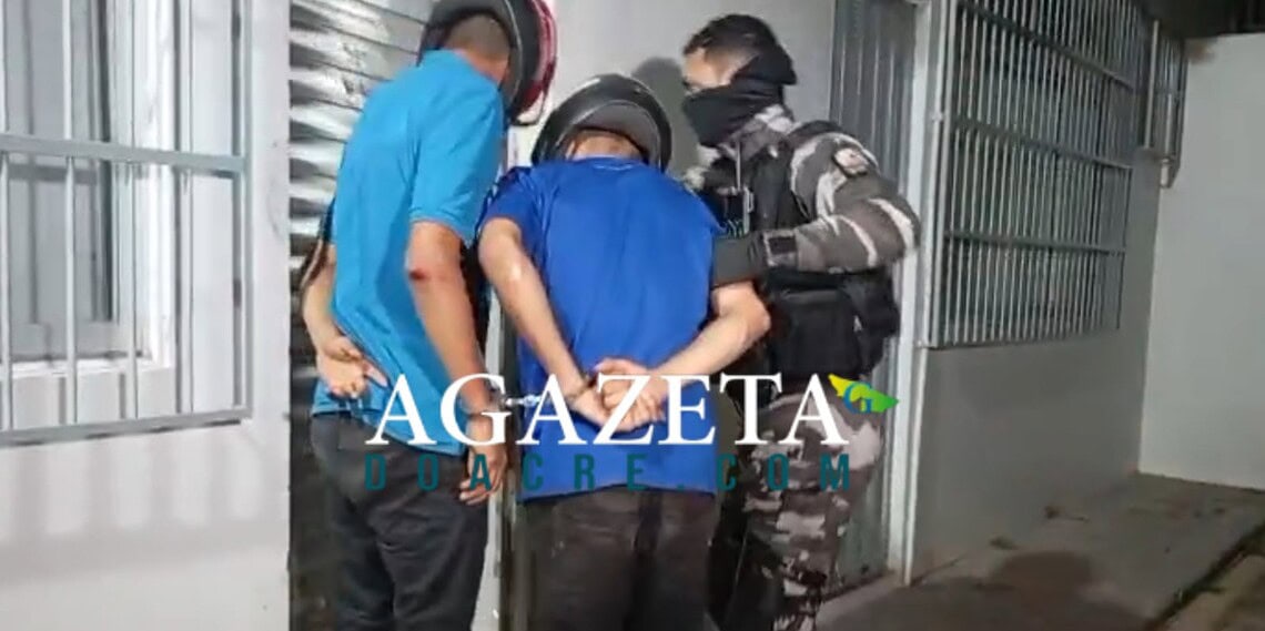 Polícia prende dupla de jovens com moto roubada e simulacro em Rio Branco