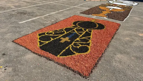 Fiéis católicos mantêm tradição dos tapetes de Corpus Christi em Rio Branco; veja imagens 14 Fiéis católicos mantêm tradição dos tapetes de Corpus Christi em Rio Branco; veja imagens