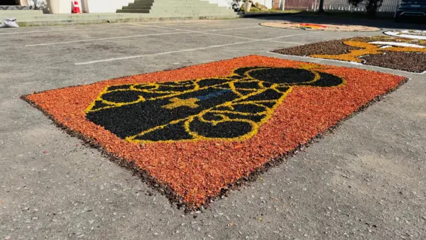 Fiéis católicos mantêm tradição dos tapetes de Corpus Christi em Rio Branco; veja imagens 12 Fiéis católicos mantêm tradição dos tapetes de Corpus Christi em Rio Branco; veja imagens