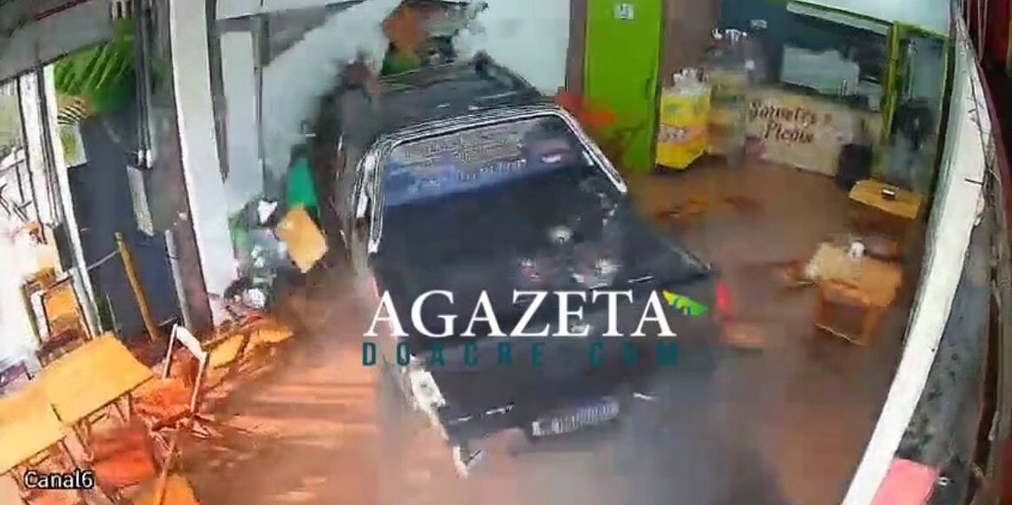 Veja o exato momento em que a caminhonete desgovernada invade comércio em Rio Branco; VÍDEO