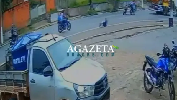 VÍDEO: motos se engancham durante ultrapassagem e quatro pessoas caem em avenida de Rio Branco