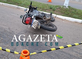 Motociclista morre após passar por quebra-mola e bater em palmeira no 2º Distrito