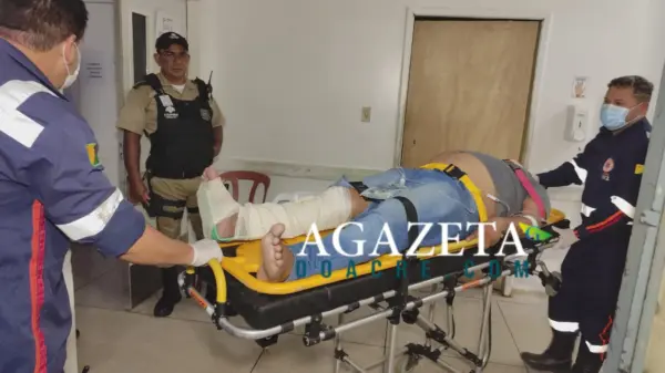 Motociclista de aplicativo sofre fratura exposta após colisão com carro em Rio Branco