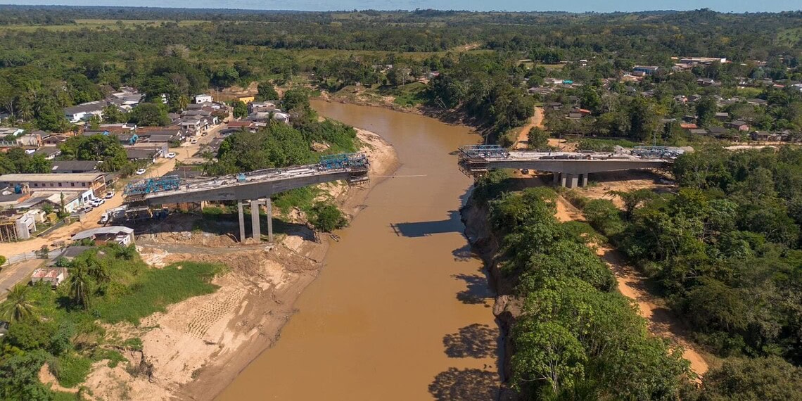 Faltam dois lances finais para unir as margens da Ponte da Sibéria. Foto: Luy Andriel/Deracre