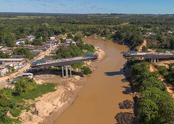 Faltam dois lances finais para unir as margens da Ponte da Sibéria. Foto: Luy Andriel/Deracre
