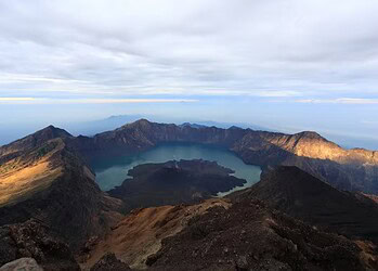 Monte Rinjani, na Indonésia, em foto de dezembro de 2014 — Foto: Skyseeker/Flickr/Creative Commons