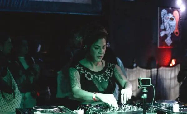 DJ acreana promove oficina exclusiva para mulheres em Rio Branco